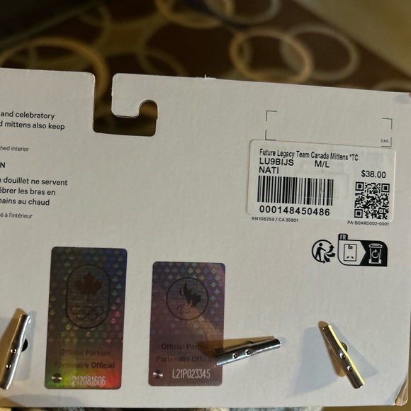 Lululemon team Canada mittens - Picture 3 of 3